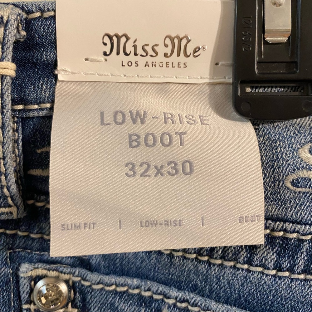 NWT Miss Me Low-Rise Boot Cut Jeans 32" Waist 30" Inseam Medium Wash Low‎ Rise - Picture 6 of 6